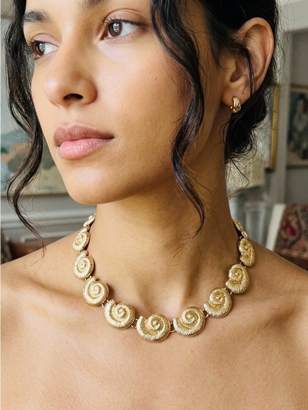 NWOT Gold SHELL Statement Necklace
